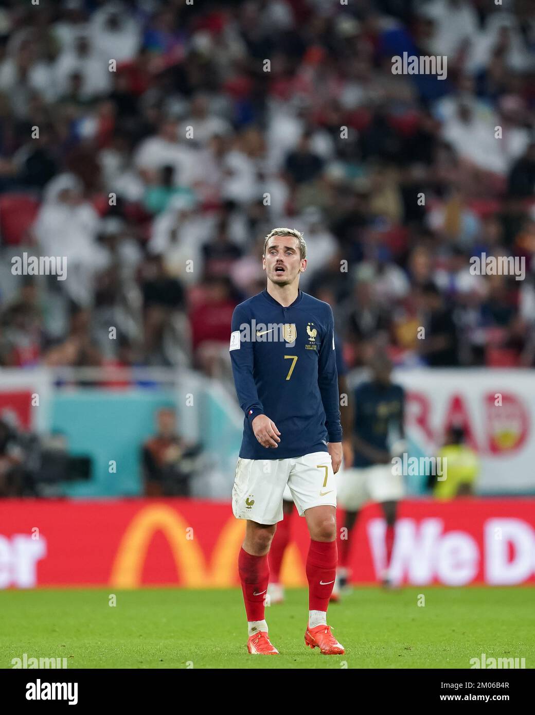 DOHA, QATAR - DÉCEMBRE 4: Le joueur de France Antoine Griezmann réagit lors de la coupe du monde de la FIFA, Qatar 2022 Round of 16 match entre la France et la Pologne au stade Al Thumama sur 4 décembre 2022 à Doha, Qatar. (Photo de Florencia Tan Jun/PxImages) Banque D'Images