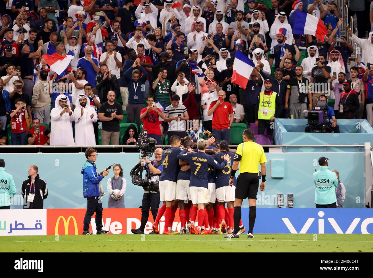 Kylian Mbappe de France célèbre son deuxième but avec ses coéquipiers lors de la coupe du monde de la FIFA 2022, Round de 16 match de football entre la France et la Pologne sur 4 décembre 2022 au stade Al Thumama à Doha, Qatar - photo Jean Catuffe / DPPI Banque D'Images