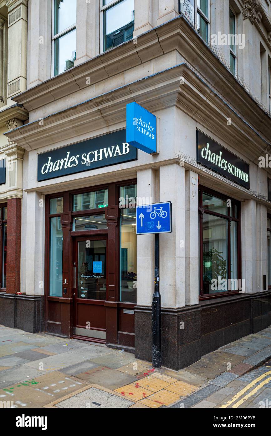 Charles Schwab Charles Schwab London UK Office au 33 Ludgate Hill Central London Banque D'Images