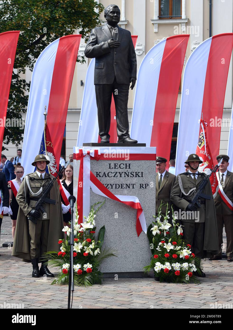 Monument de Lech Kaczy?ski vu lors d'une cérémonie de dévoilement du monument de Lech Kaczynski à Tarnow. Le président de la Pologne, Lech Kaczynski, est mort dans l'écrasement de l'avion gouvernemental tu 154M sur 10 avril 2010 au-dessus de Smolensk (Russie). Banque D'Images