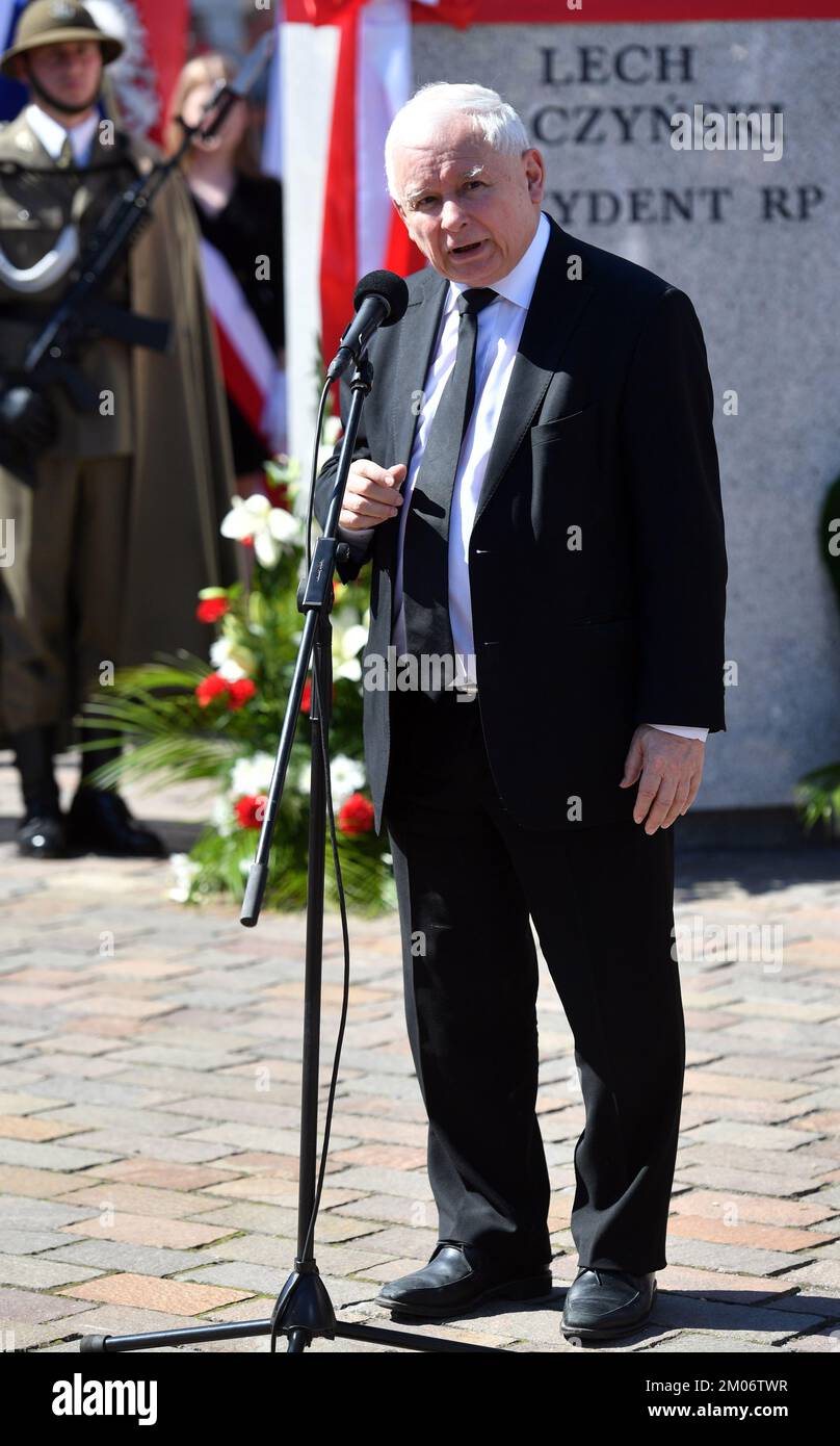 Tarnow, Pologne. 18th juin 2021. Jaroslaw Kaczynski, le chef du parti droit et Justice (PiS) au pouvoir en Pologne, prononce un discours lors d'une cérémonie de dévoilement du monument commémorant son frère jumeau, Lech Kaczynski. Le président de la Pologne, Lech Kaczynski, est mort dans l'écrasement de l'avion gouvernemental tu 154M sur 10 avril 2010 au-dessus de Smolensk (Russie). (Photo par Alex Bona/SOPA Images/Sipa USA) crédit: SIPA USA/Alay Live News Banque D'Images