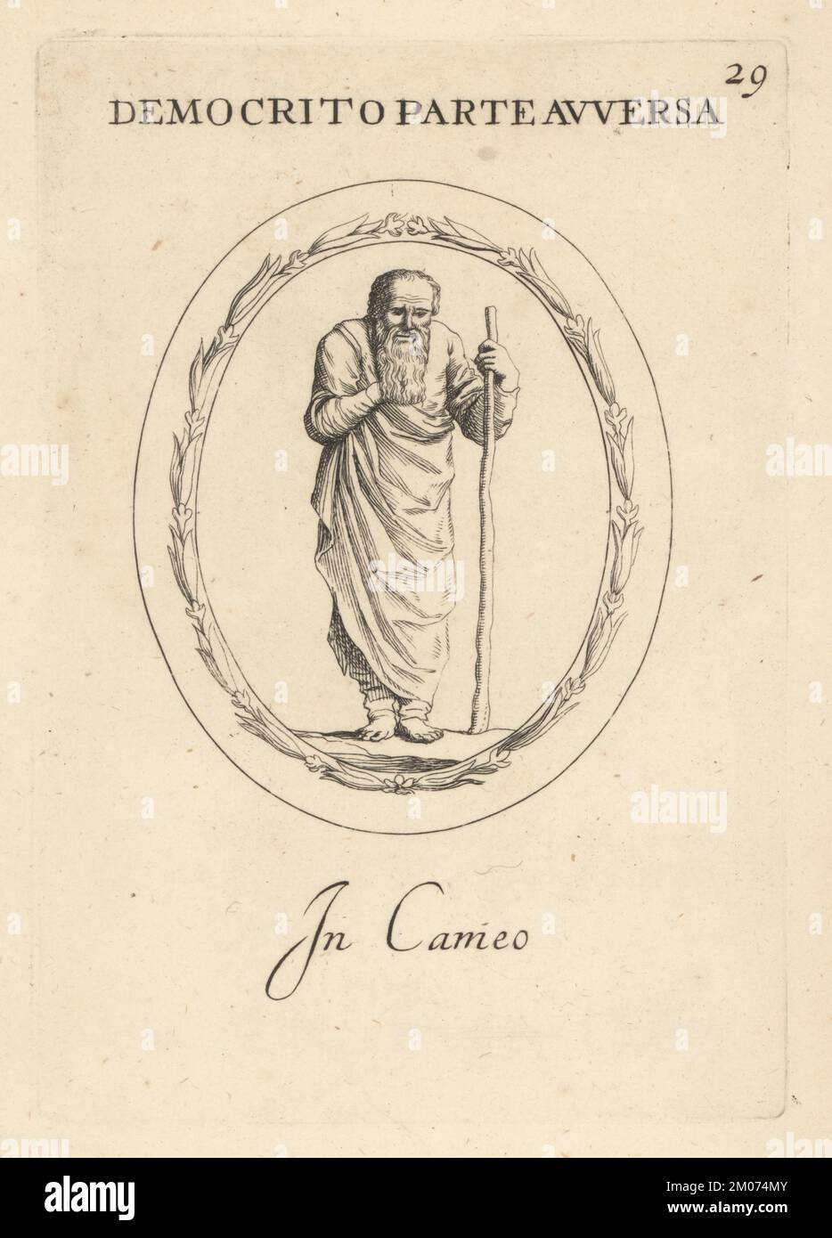 Democrite, philosophe grec ancien pré-socratique d'Abdera, vers 460-370 av. J.-C. Homme barbu en robe longue avec le personnel. Democrito parte Avversa en caméo. Gravure de coperplate par Giovanni Battista Galestuzzi d'après Leonardo Agostini de gemmae et Sculpturae Antiquae Depitti ab Leonardo Augustino Senesi, Abraham Blooteling, Amsterdam, 1685. Banque D'Images