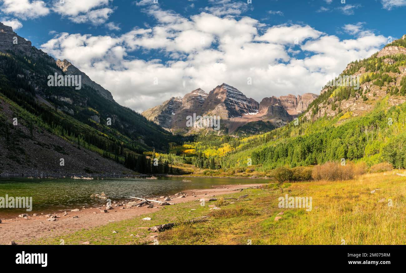 Lac dans la région sauvage de Maroon Bells, mi-septembre, Colorado, États-Unis, par Dominique Braud/Dembinsky photo Assoc Banque D'Images