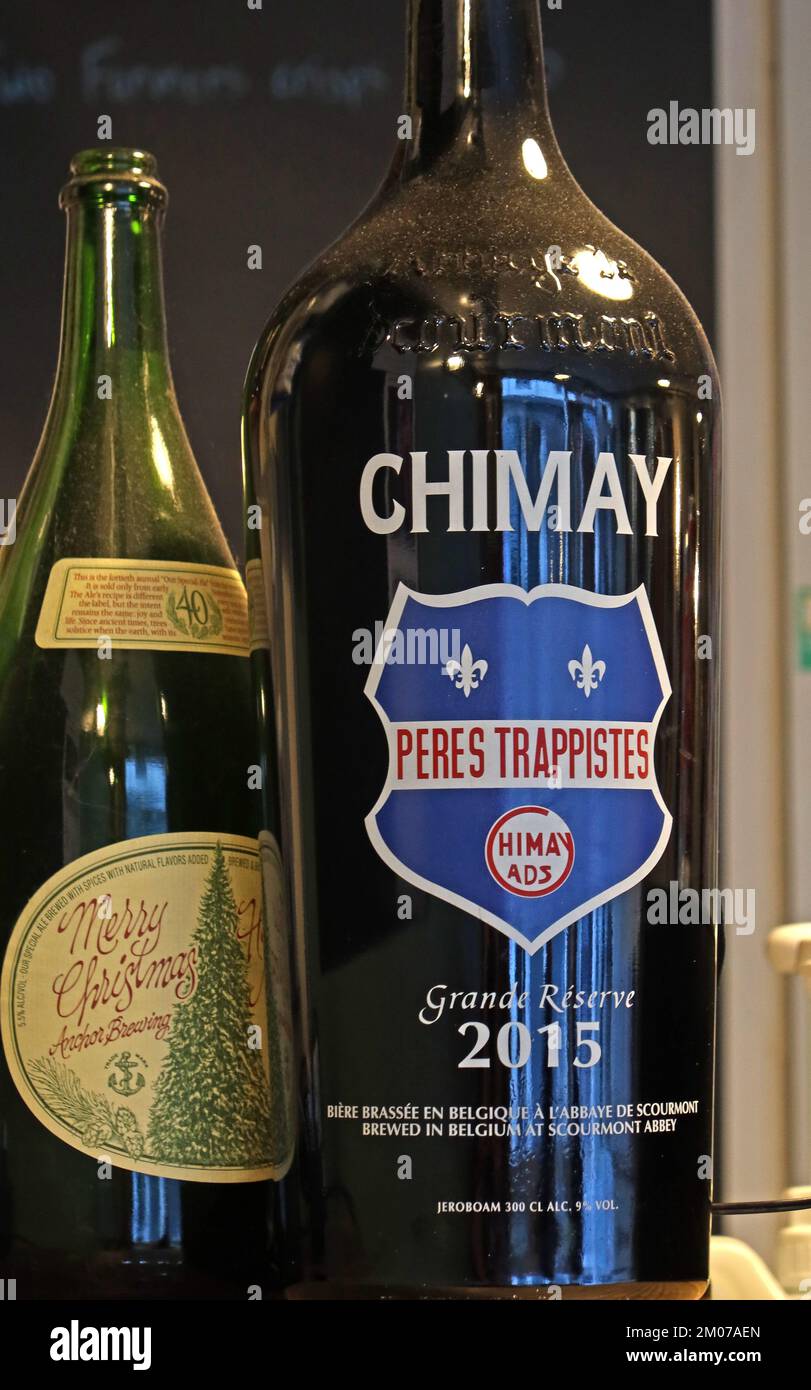 Grande bouteille poussiéreuse de Chimay Grande Reserve 2015, Pères trappes Banque D'Images