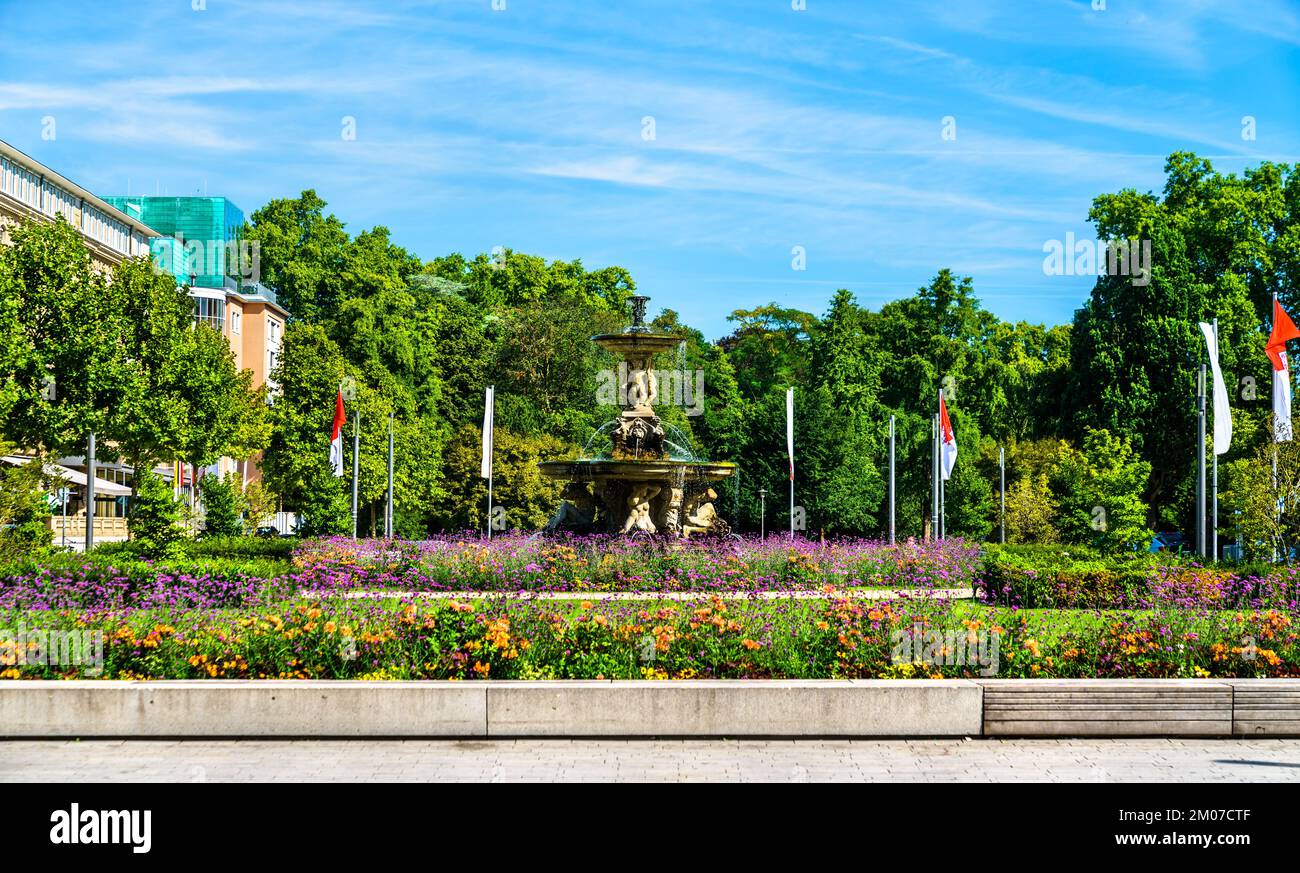 Fontaine sur la place Cornelius à Düsseldorf - Rhénanie-du-Nord-Westphalie, Allemagne Banque D'Images