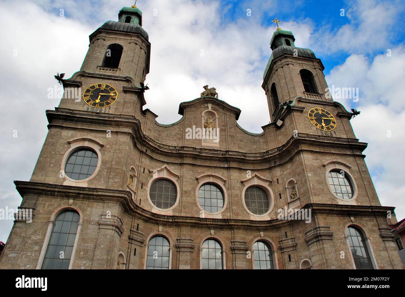 Cathédrale d'Innsbruck, également connue sous le nom de cathédrale Saint-Pétersbourg James, est une cathédrale baroque du 18th siècle située dans la ville d'Innsbruck, en Autriche, en Europe Banque D'Images