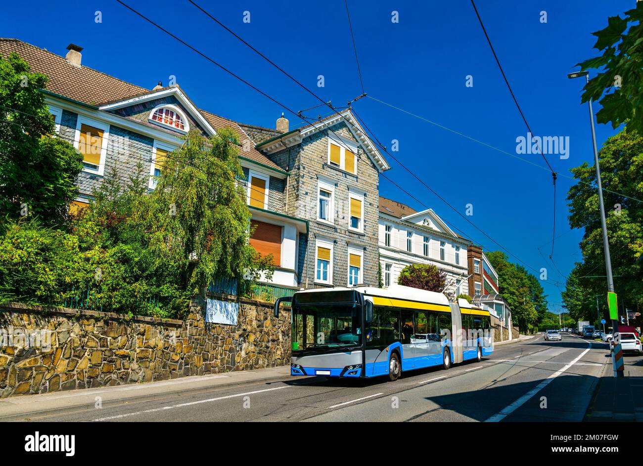 Bus électrique ou trolleybus à Solingen - Rhénanie-du-Nord-Westphalie, Allemagne Banque D'Images