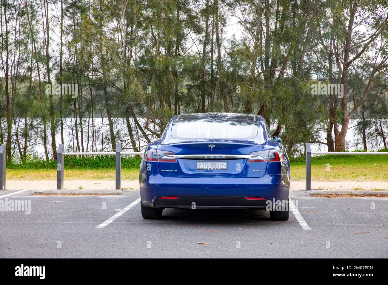 Véhicule électrique Blue EV Tesla modèle S stationné à Sydney, Nouvelle-Galles du Sud, coffre à vue arrière Australie Banque D'Images