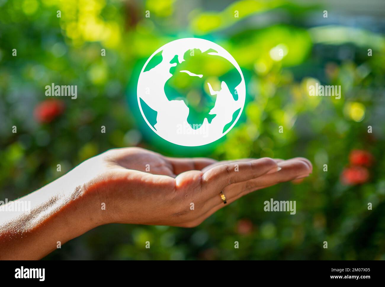 Icône de la main humaine et de la terre modèle.représentant aider à sauver l'environnement.sauver le concept du monde. Banque D'Images