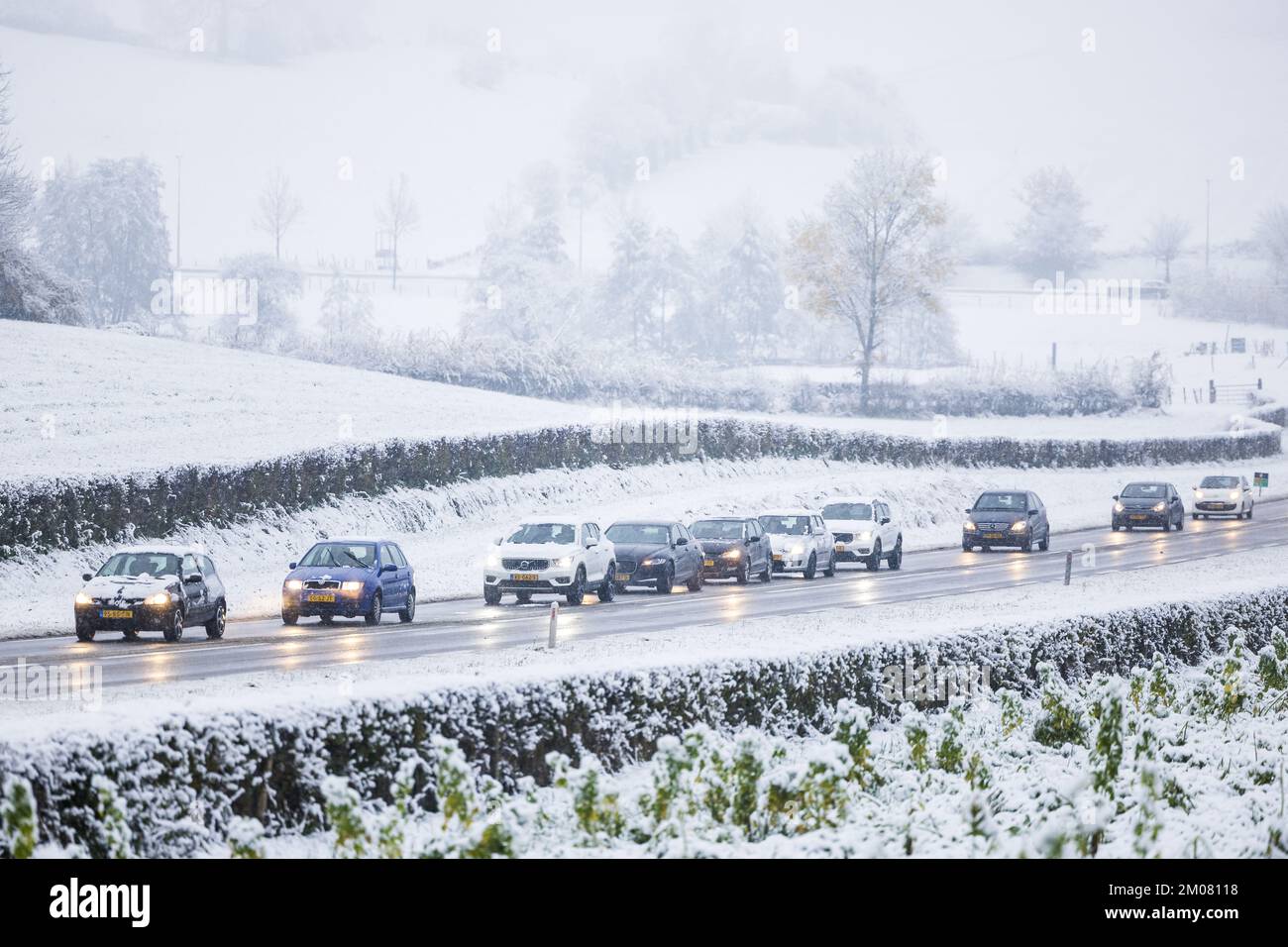 NIJSWILLER - la première neige de cet hiver est tombée. Plusieurs endroits du Limbourg Sud sont couverts d'une fine couche de neige. ANP MARCEL VAN HOORN pays-bas - belgique sortie Banque D'Images