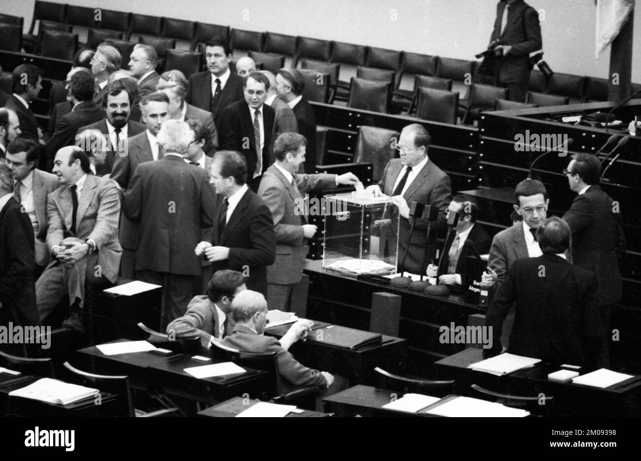 Élection, assermentation et présentation du Cabinet Schmidt le 05.11.1980 à Bonn. Au Bundestag. Processus électoral, UE, Allemagne, Bonn: Élection, Banque D'Images
