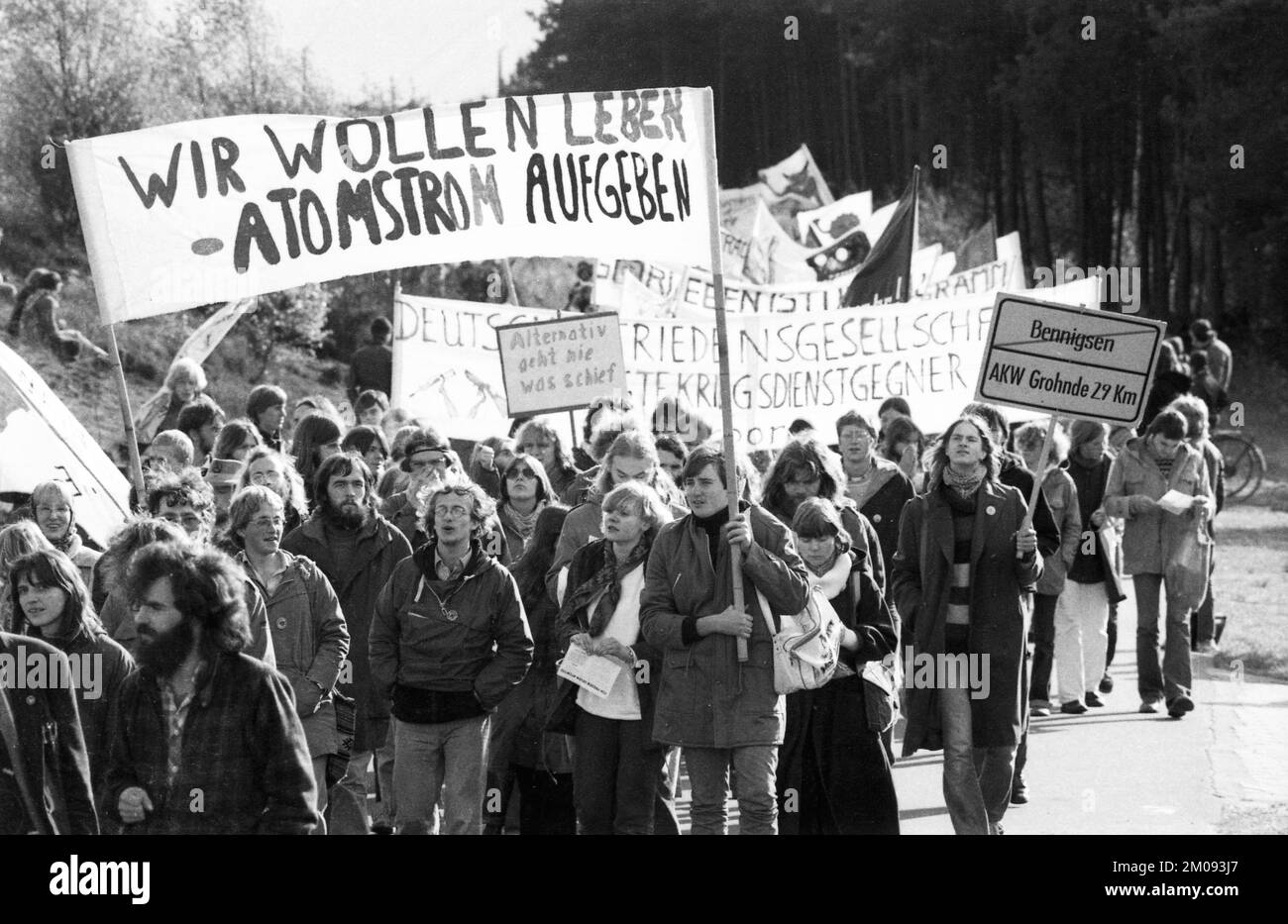 Plus de 10 000 adversaires de l'énergie nucléaire et des armes nucléaires ont manifesté pour leurs objectifs sur 25.10.1980 à Lingen, Allemagne, Europe Banque D'Images