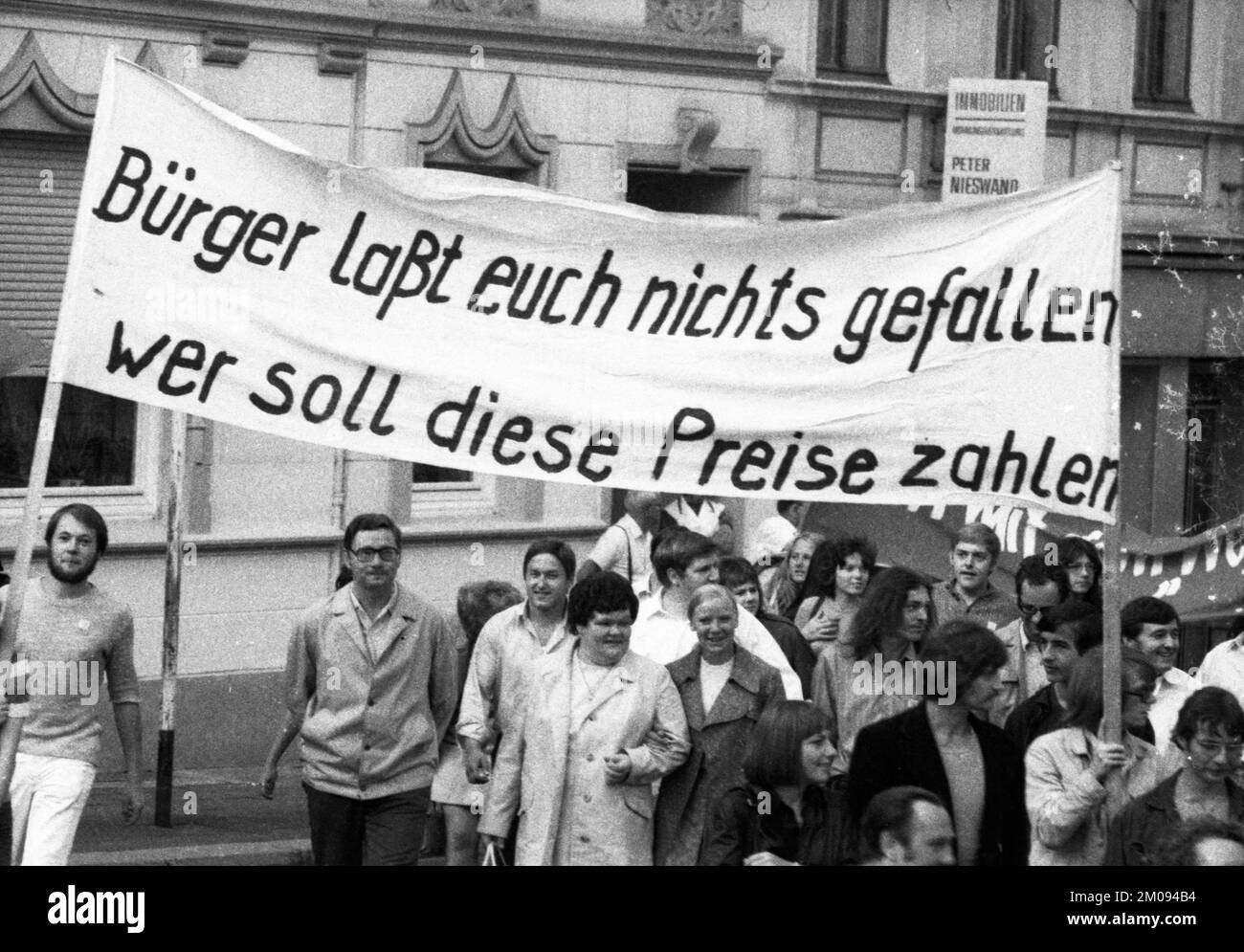 Par une conférence et une démonstration, le Parti communiste allemand (DKP) a célébré l'anniversaire 100th de Karl Liebknecht à Solingen le 21,8.1971, Germa Banque D'Images