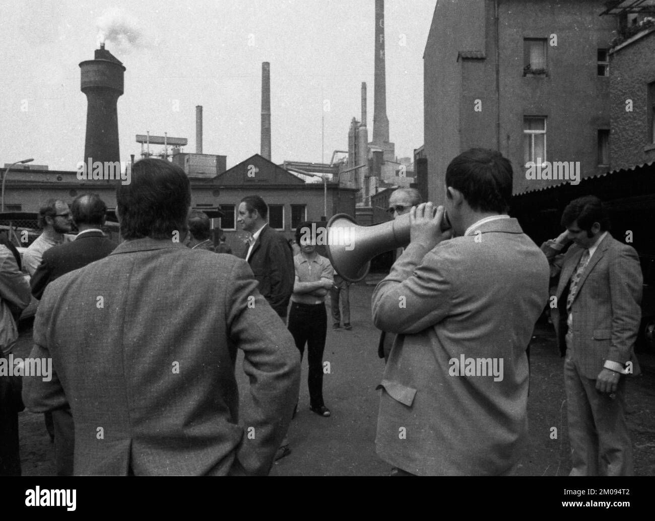 La grève du Syndicat des travailleurs de la chimie, du papier et de la céramique commence à Cologne le 8.6.1971 avec un grand rassemblement, des usines de frappe et une manifestation de grève, Banque D'Images