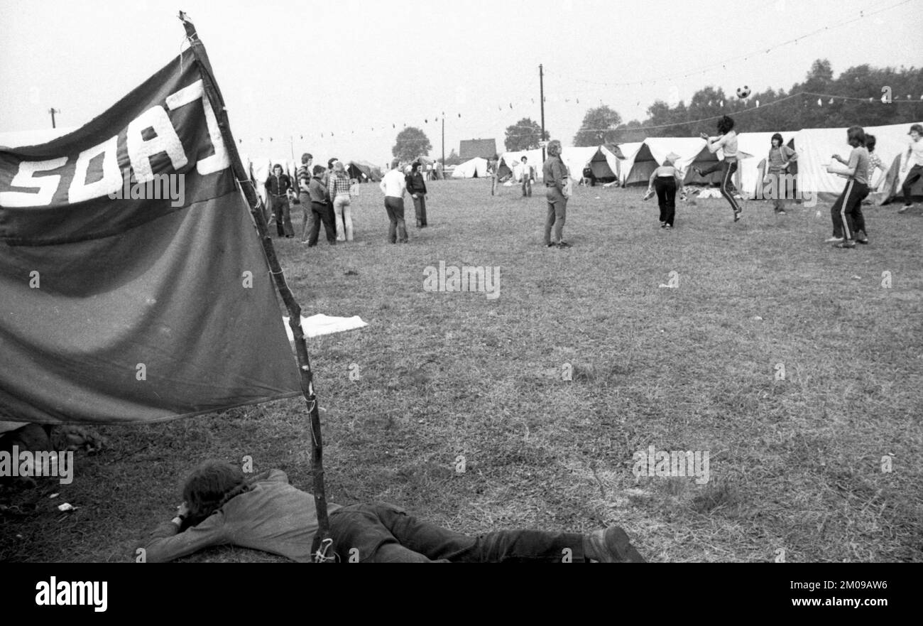 Les camps des organisations d'enfants et de jeunes affiliées au DKP Junge Pioniere et SDAJ à Whitsun 1975 le 17.05.1975 à Schermbeck, Allemagne, Europ Banque D'Images