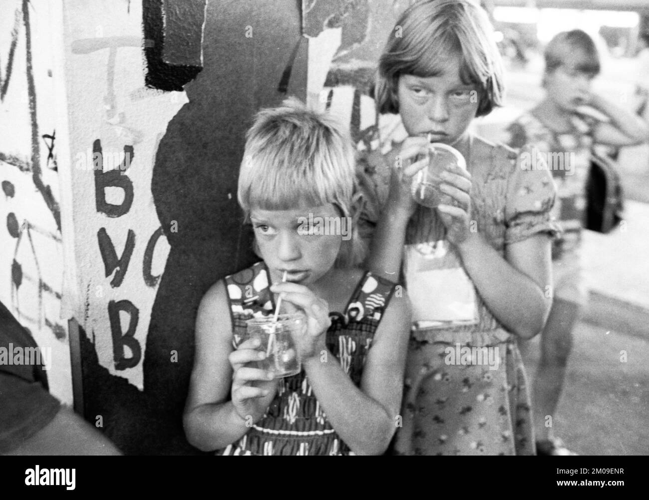 La ville de Dortmund a organisé une fête de vacances pour enfants dans le Dortmund Westfalenhalle ici le 05.08.1975 pour offrir des vacances aux enfants dont le par Banque D'Images