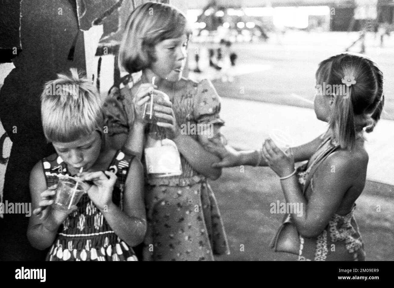 La ville de Dortmund a organisé une fête de vacances pour enfants dans le Dortmund Westfalenhalle ici le 05.08.1975 pour offrir des vacances aux enfants dont le par Banque D'Images