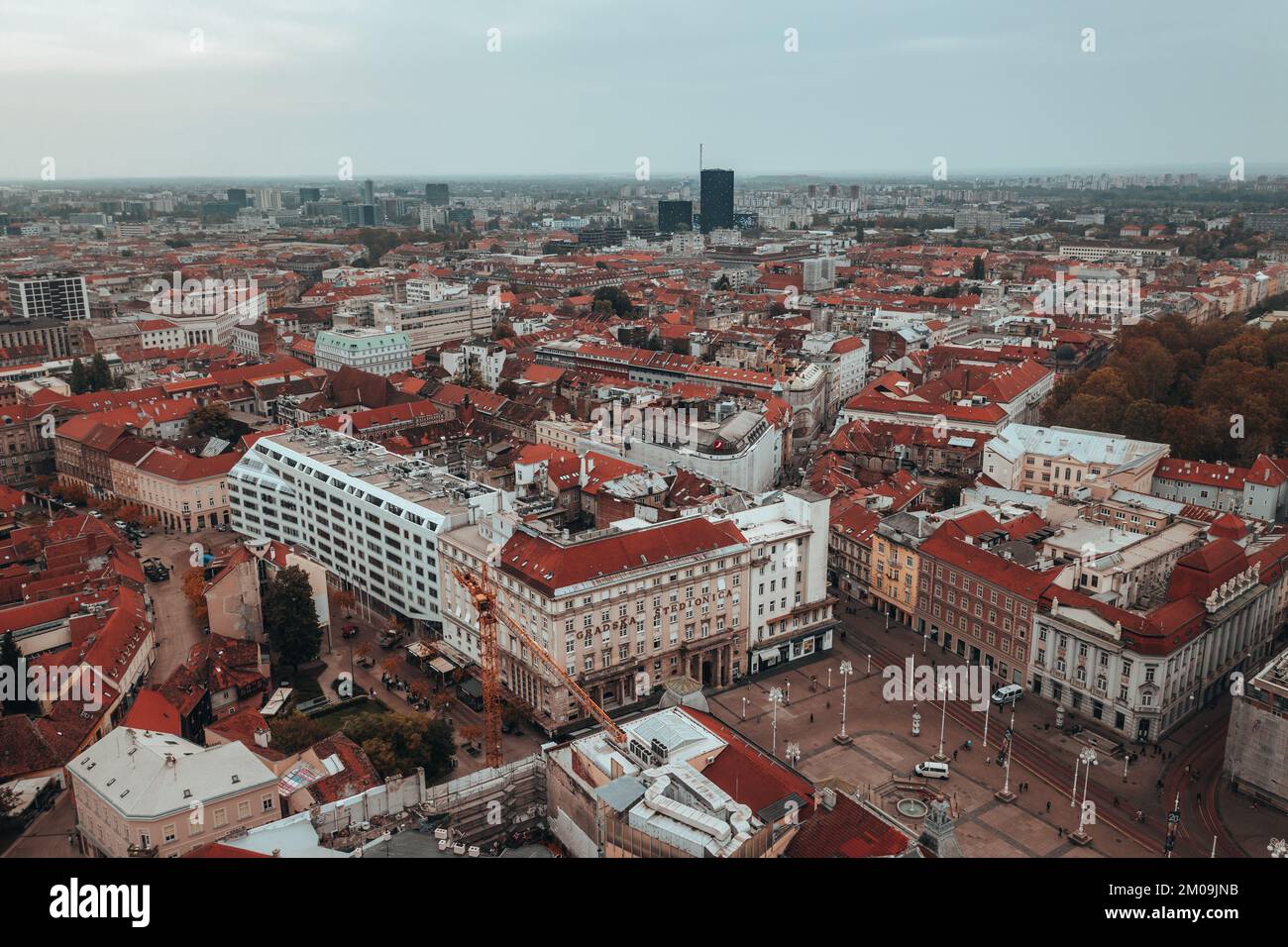 Vue aérienne sur la capitale croate Zagreb en automne. Banque D'Images