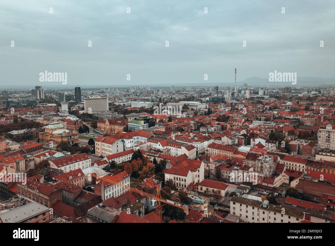 Vue aérienne sur la capitale croate Zagreb en automne. Banque D'Images