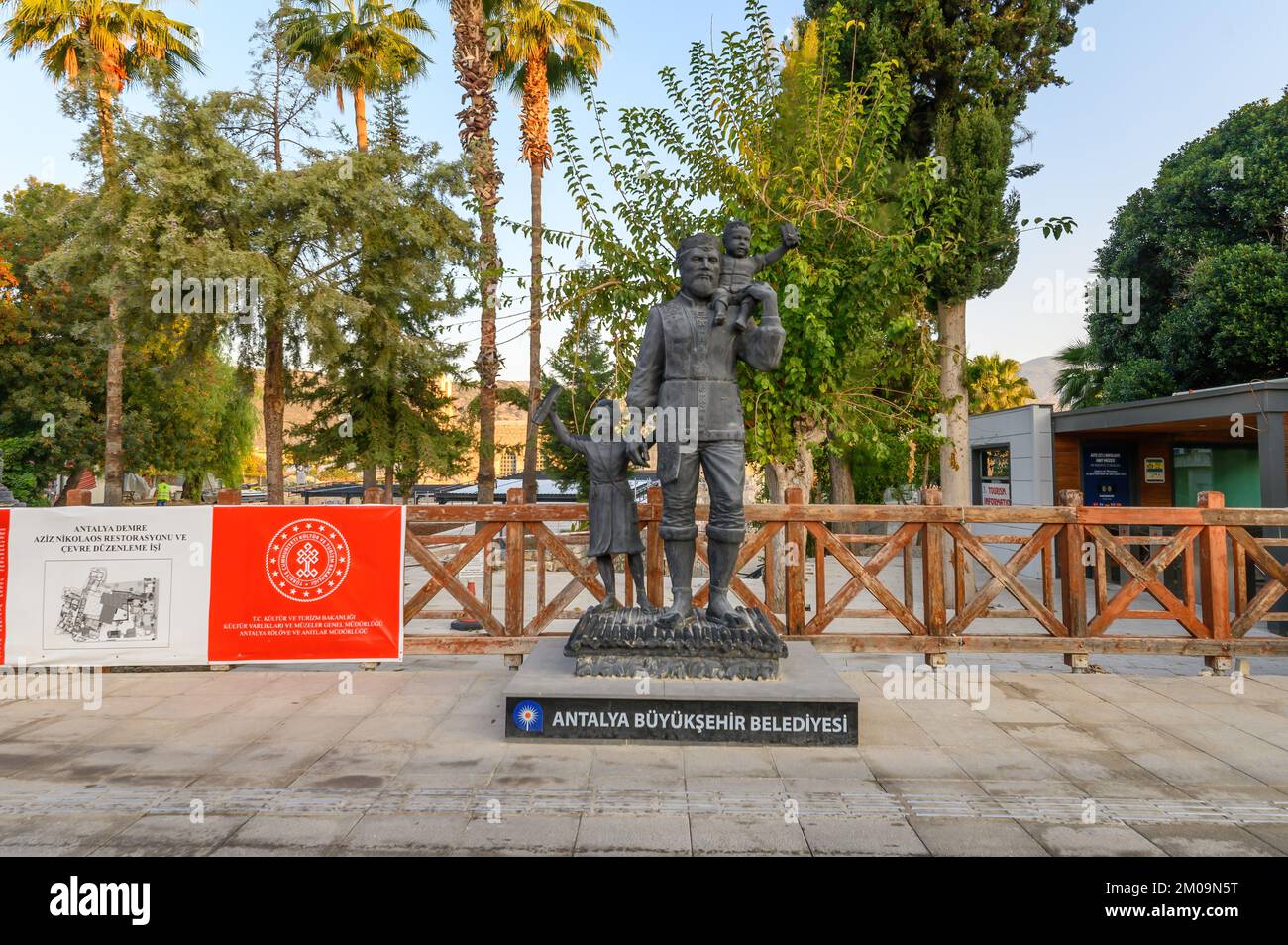 DEMRE, TURQUIE. Statue de la rue Nicolas ou Père Noël. Banque D'Images