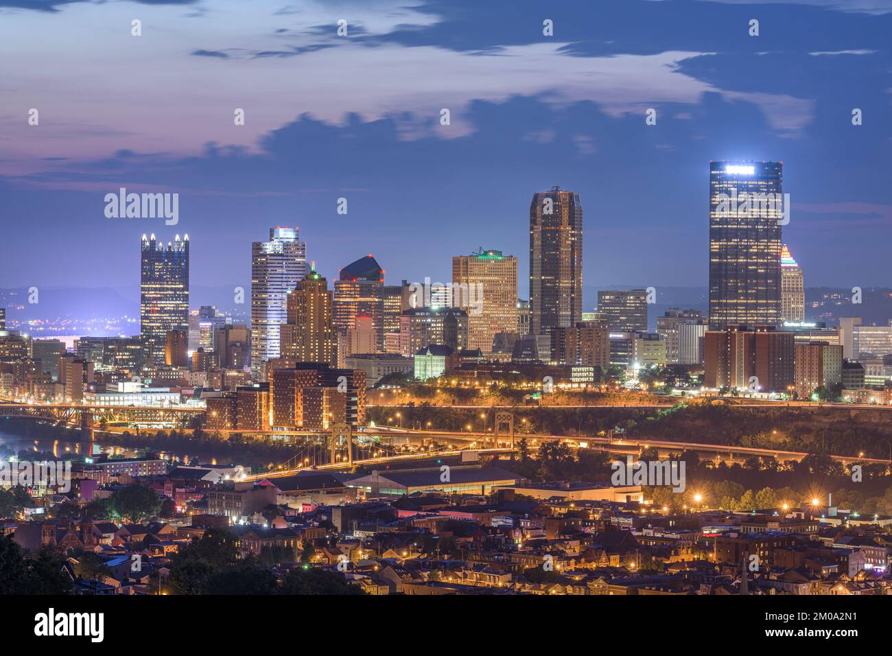 Pittsburgh, Pennsylvanie, USA, vue sur le sud au crépuscule. Banque D'Images