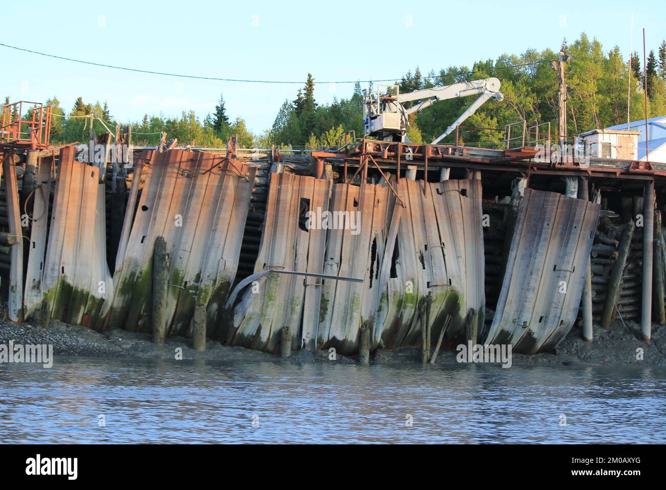 Station de chargement de poisson sur la rivière en Alaska Banque D'Images