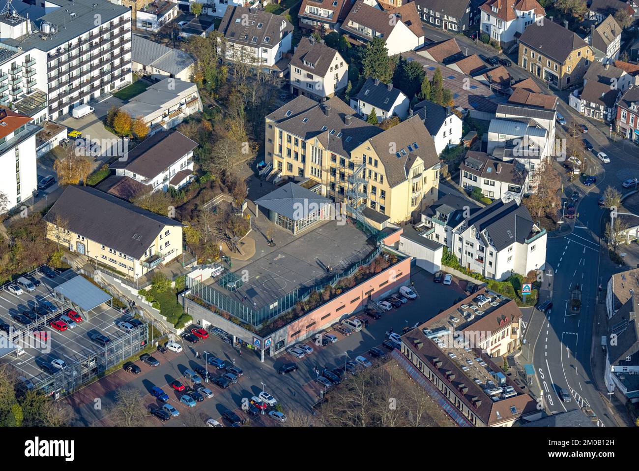Luftbild, Spielfläche auf einem Aldi Supermarkt in der Stiftsstraße in Herdecke, Ruhrgebiet, Nordrhein-Westfalen, Deutschland, Aldi Supermarkt, DE, EI Banque D'Images
