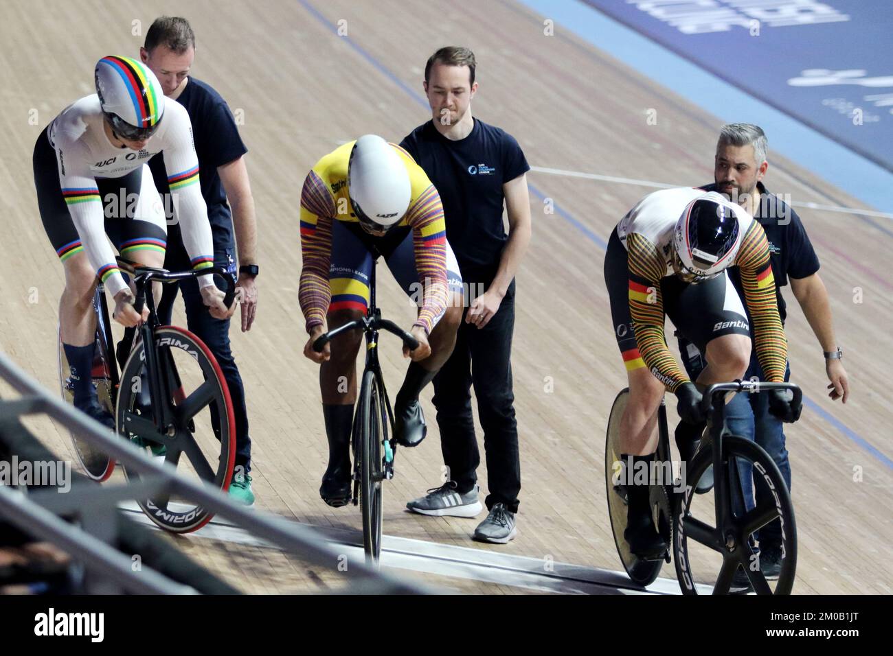 Track Cycling Champions League, Lee Valley Velodrome Londres. Stefan BÖTTICHER (GER), Kevin Santiago QUINTERO CHAVARRO (col) et Harrie LAVREYSEN ( Banque D'Images