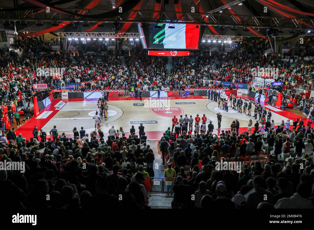 Varese, Italie. 04th décembre 2022. Vue générale à l'intérieur de l'arène pendant le LBA Lega basket Un jeu de saison régulière 2022/23 entre OpenJobMetis Varese et Virtus Segafredo Bologna à Enerxenia Arena. (Score final ; Varèse 100 | Bologne 108). (Photo de Fabrizio Carabelli/SOPA Images/Sipa USA) crédit: SIPA USA/Alay Live News Banque D'Images