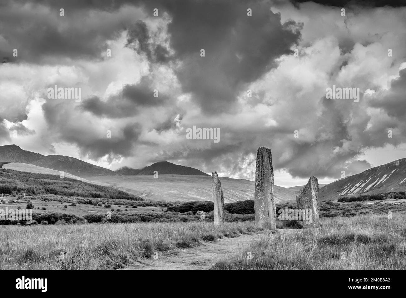 L'image est du cercle de pierre debout de Machrie qui aurait environ 5000 ans sur l'île d'Arran Banque D'Images