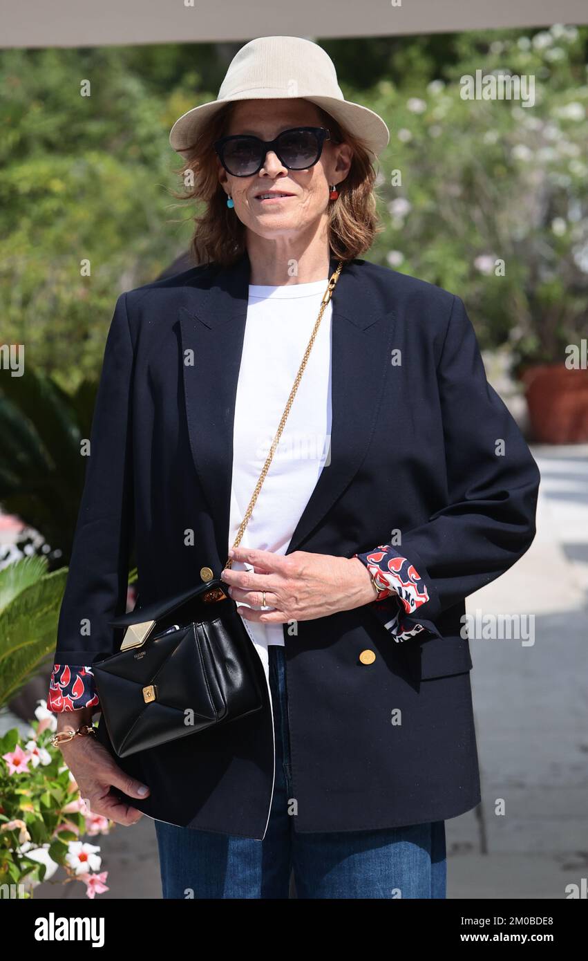 VENISE, ITALIE - 01 SEPTEMBRE : Sigourney Weaver arrive pendant le Festival du film de Venise 79th sur 01 septembre 2022 à Venise, Italie Banque D'Images