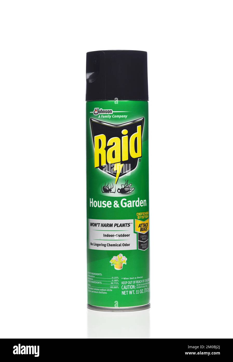 IRVINE, CALIFORNIE - 4 DEC 2022: Une boîte de RAID House and Garden Bug Spray. Banque D'Images