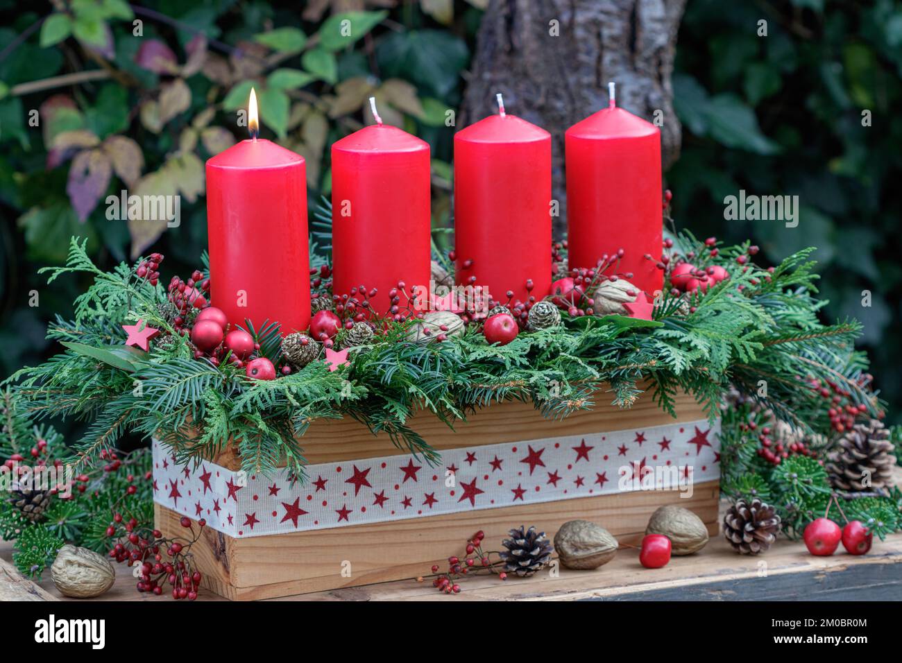 Boîte bûche de Noel décor festif Corne d'Abondance rouge et blanc