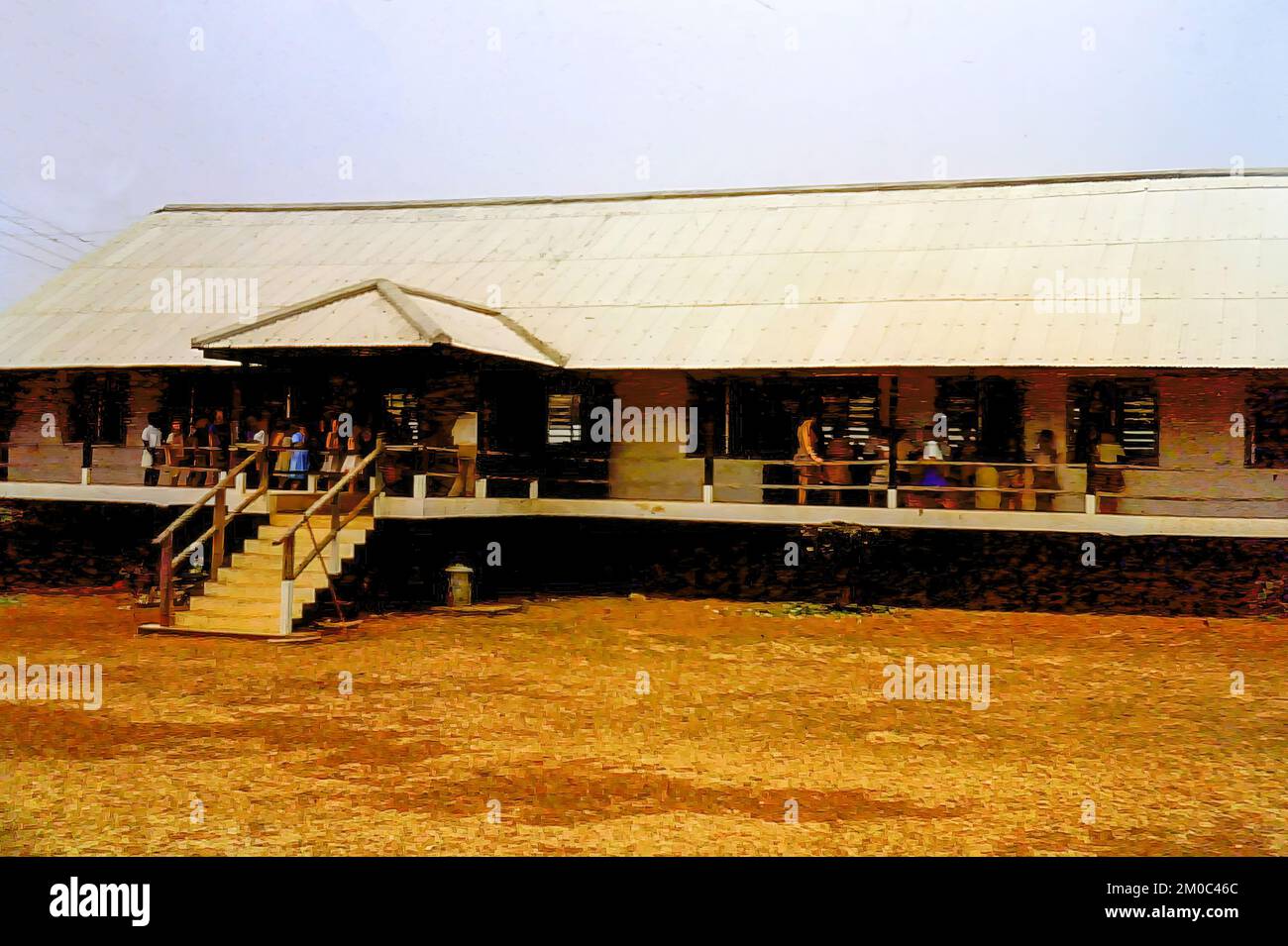 Enfants dans le terrain de jeu de l'école primaire de la RAF au camp de Birmanie, Accra, Ghana, vers 1959 Banque D'Images