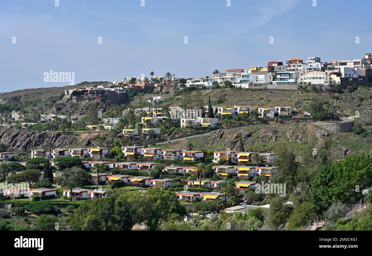 Collines avec appartements de location de vacances, maisons avec une belle vue sur la mer à San Agustín, Las Palmas, Gran Canaria Banque D'Images Collines avec appartements de location de vacances, maisons avec une belle vue sur la mer à San Agustín, Las Palmas, Gran Canaria Banque D'Images