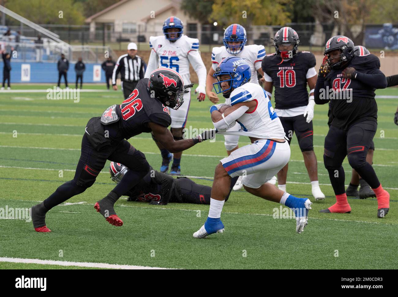 Georgetown Texas États-Unis, 3 décembre 2022: Duncanville High School course de retour Caden Durham (No. 29) porte le ballon pour un gain pendant un match de football quart-finale de la Ligue universitaire de Scholastic (UIL) dans le centre du Texas. ©Bob Daemmrich Banque D'Images