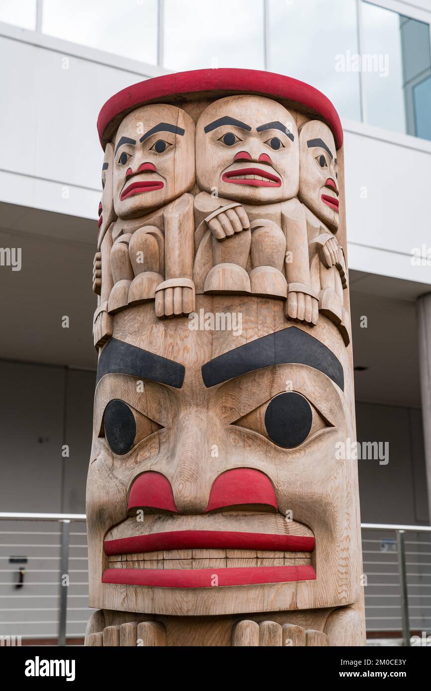 Juneau, AK - 8 septembre 2022 : figurine de totem originaire d'Alaska à Juneau, Alaska Banque D'Images