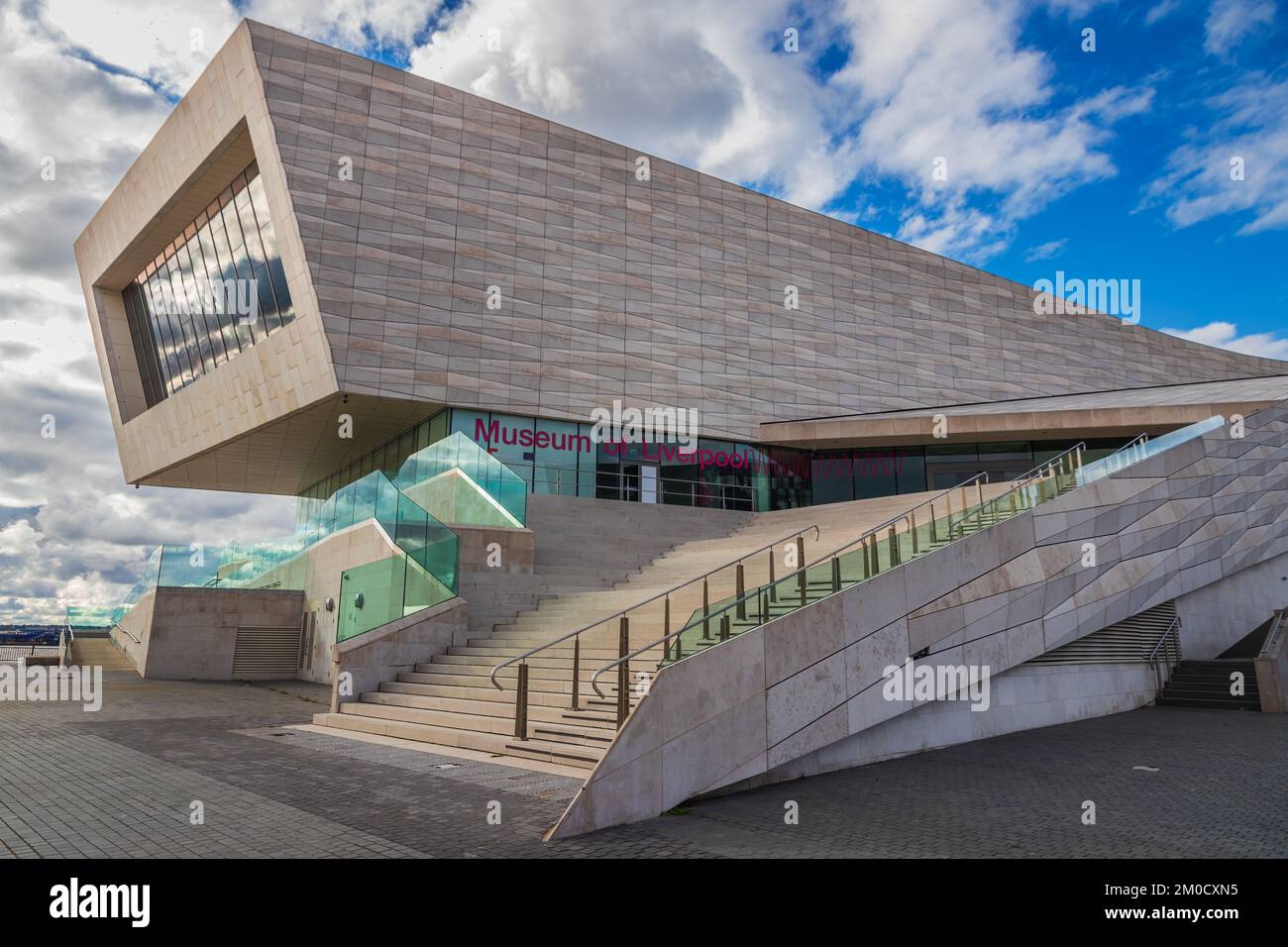 Le musée de Liverpool est un autre bâtiment célèbre de la ville, dont le but est de raconter l'histoire de Liverpool, de ses habitants et de son importance dans le monde entier Banque D'Images
