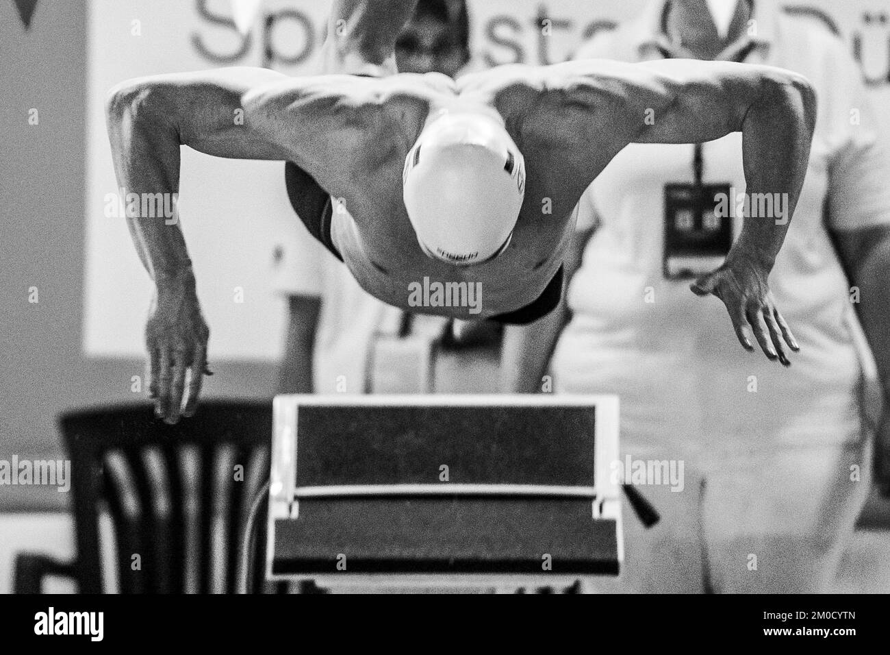 Düsseldorf, Rheinbad, 19.11.22: Taliso Engel (Bayer 04 Leverkusen) beim Startsprung beim Brustschwimmen BEI den Deutschen Kurzbahnmeisterschaften für Banque D'Images