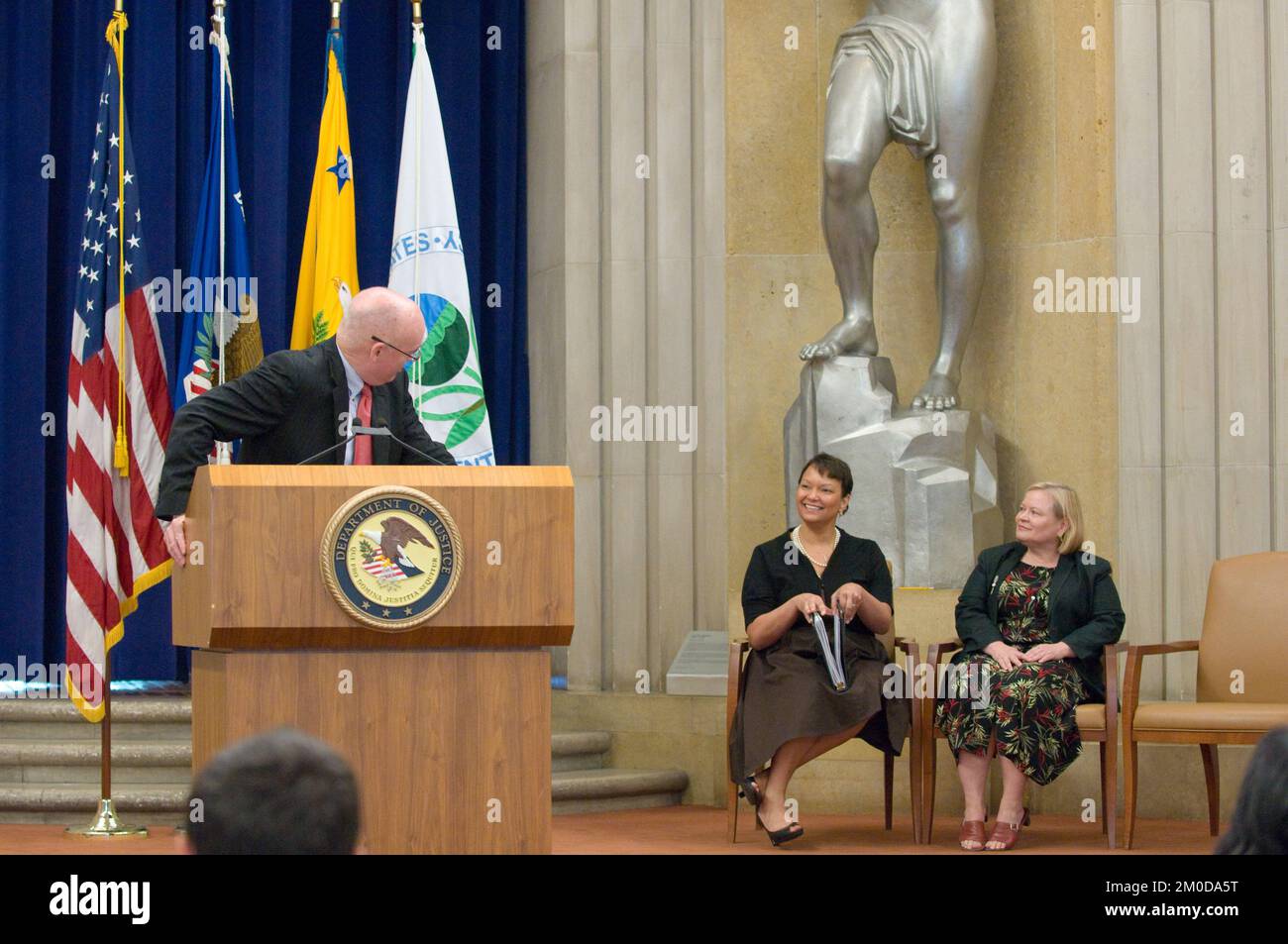 Bureau de l'administrateur (Lisa P. Jackson) - 100th anniversaire du ministère de la Justice, Une conversation avec Lisa Jackson , Agence de protection de l'environnement Banque D'Images