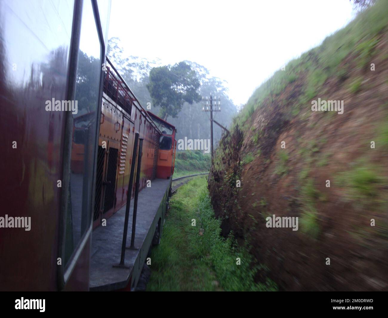 Des trajets en train pour le pays de Hill, Nuwara Eliya, Sri Lanka. Banque D'Images