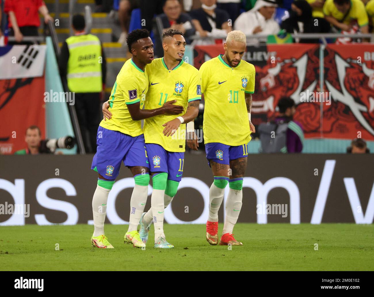 Rodrygo Silva de Goes du Brésil célèbre son but avec Raphinha, Neymar Jr lors de la coupe du monde de la FIFA 2022, Round of 16 match de football entre le Brésil et la République de Corée sur 5 décembre 2022 au stade 974 à Doha, Qatar - photo Jean Catuffe / DPPI Banque D'Images