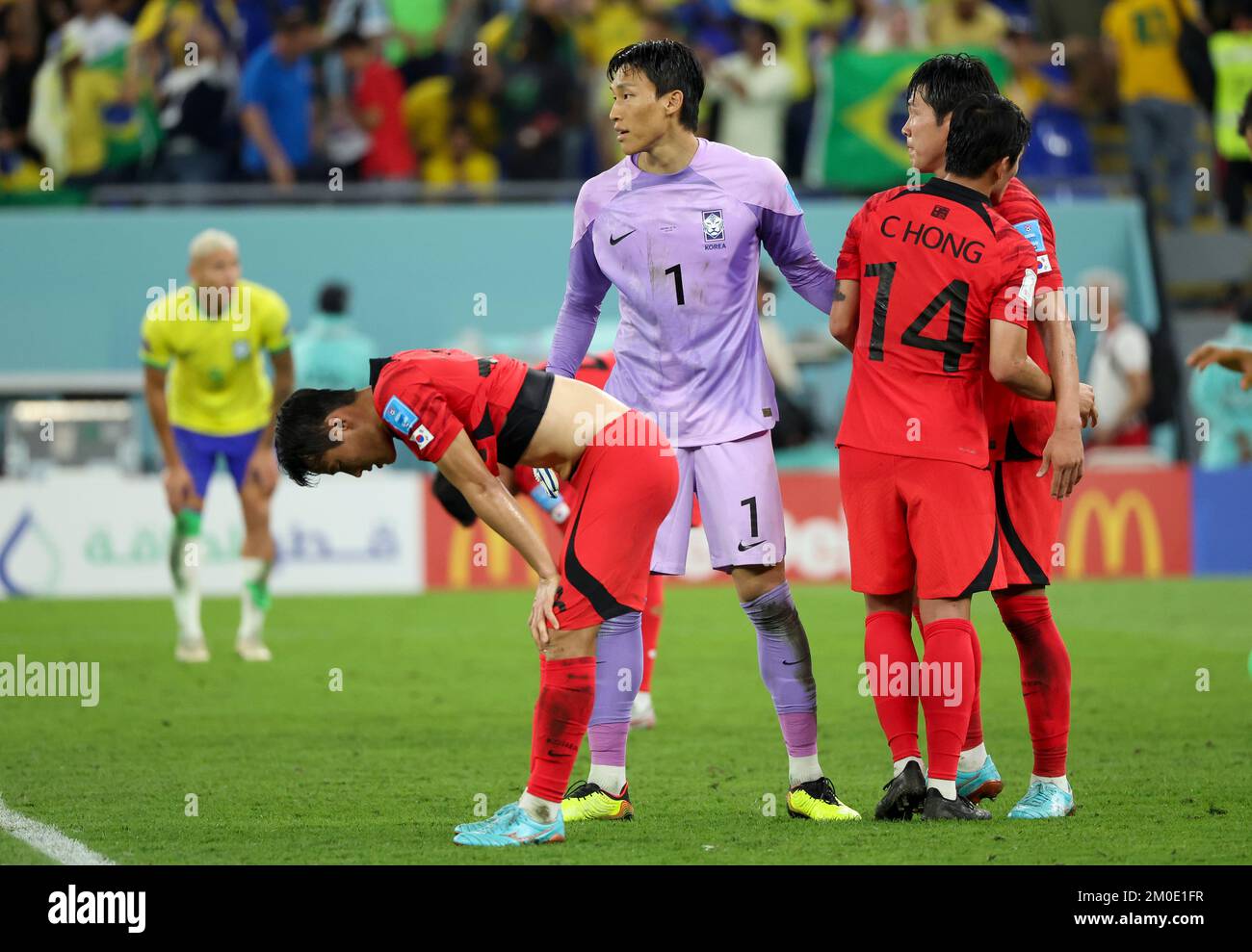 Kim Seung-Gyu, gardien de but sud-coréen, et ses coéquipiers sont abattus après la coupe du monde de la FIFA 2022, série de 16, match de football entre le Brésil et la République de Corée sur 5 décembre 2022 au stade 974 de Doha, Qatar - photo Jean Catuffe / DPPI Banque D'Images