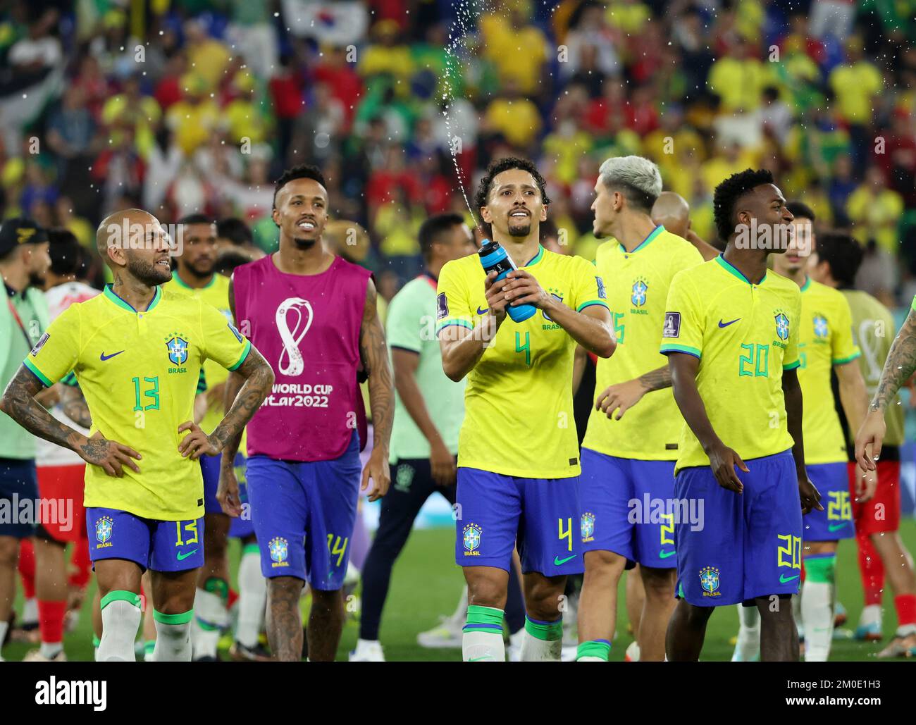 Marquinhos du Brésil et ses coéquipiers célèbrent la victoire à la suite de la coupe du monde de la FIFA 2022, série de 16 match de football entre le Brésil et la République de Corée sur 5 décembre 2022 au stade 974 à Doha, Qatar - photo Jean Catuffe / DPPI Banque D'Images