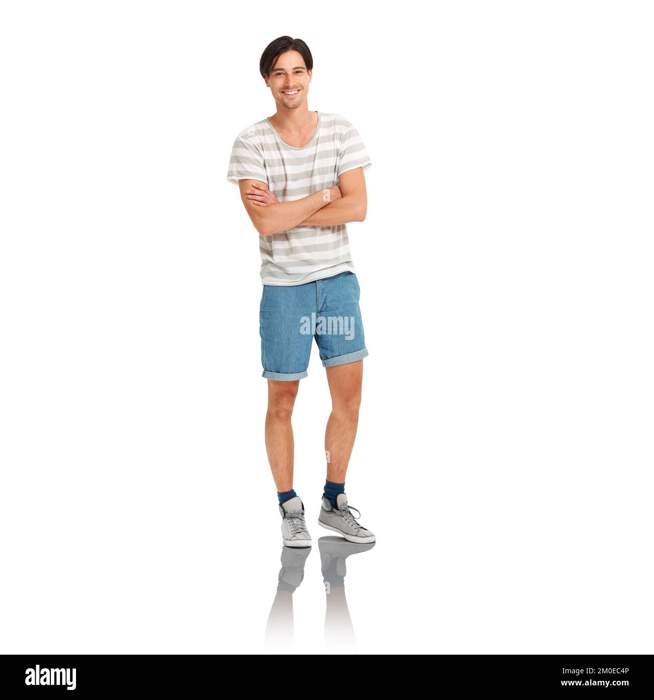 Doux suitor. Portrait complet de l'homme tendance debout avec les bras croisés. Banque D'Images