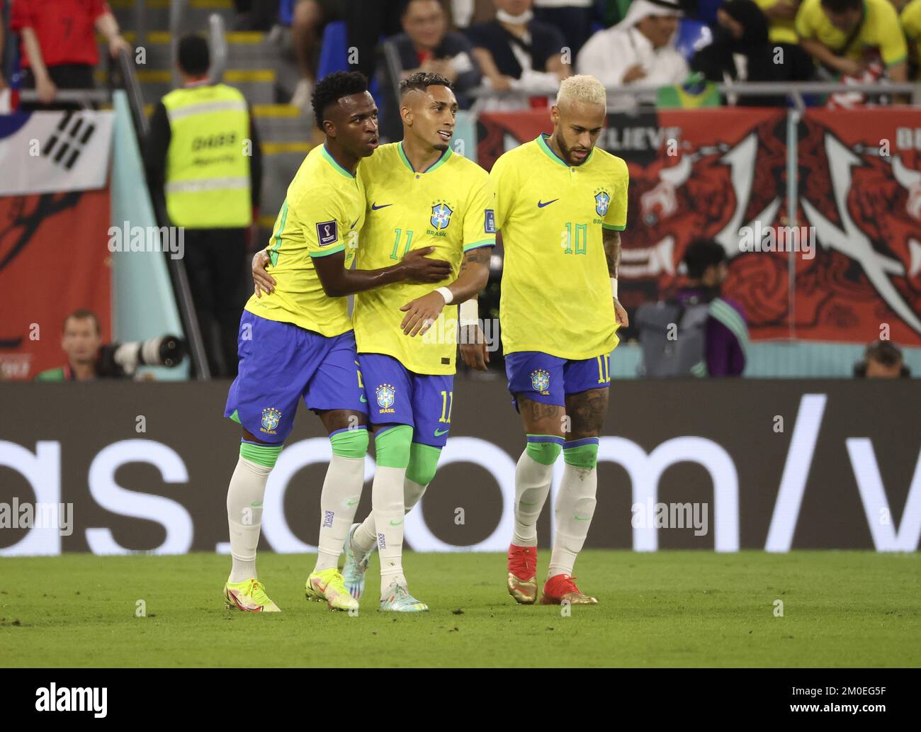 Rodrygo Silva de Goes du Brésil célèbre son but avec Raphinha, Neymar Jr lors de la coupe du monde de la FIFA 2022, Round of 16 match de football entre le Brésil et la République de Corée sur 5 décembre 2022 au stade 974 à Doha, Qatar - photo: Jean Catuffe/DPPI/LiveMedia Banque D'Images