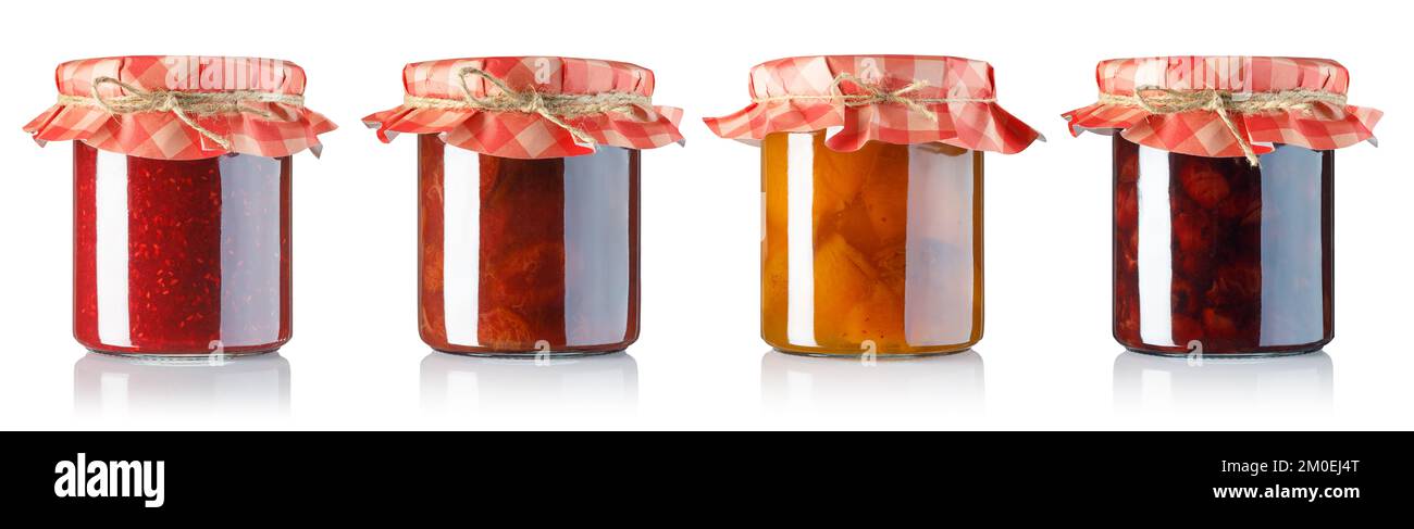 jeu de fruits confiture dans des pots en verre recouvert de papier isolé sur blanc Banque D'Images