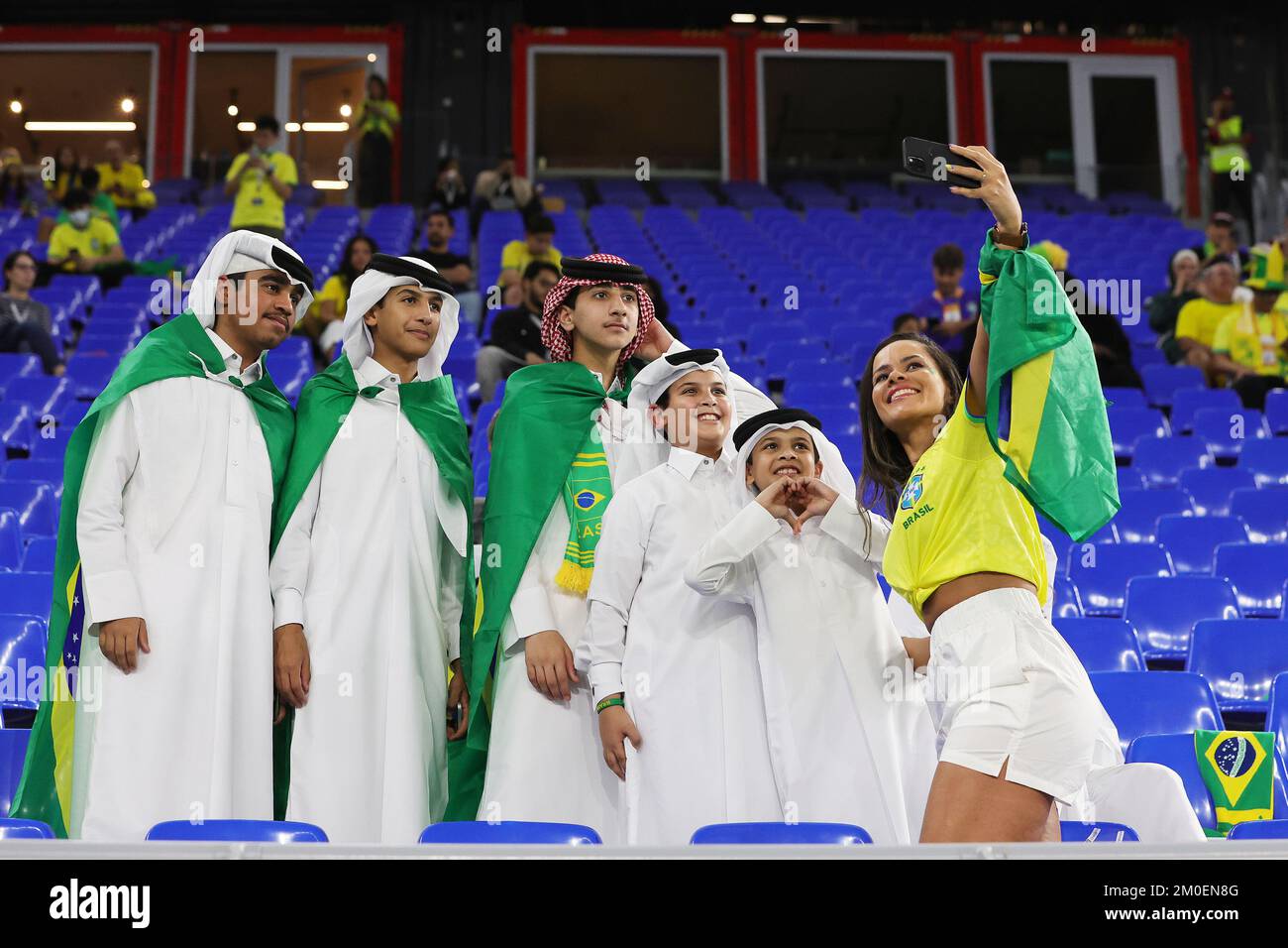 Fans d'ambiance pendant la coupe du monde de la FIFA 2022, Round of 16 match de football entre le Brésil et la République de Corée sur 5 décembre 2022 au stade 974 à Doha, Qatar - photo: Sebastian El-saqqa/DPPI/LiveMedia Banque D'Images