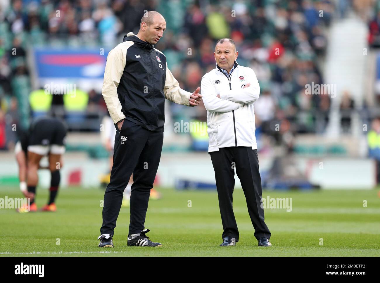 Photo du dossier datée du 17-11-2018 de l'entraîneur-chef d'Angleterre Eddie Jones (à droite) et de l'entraîneur Steve Borthwick. Eddie Jones semble sur le point de découvrir dans les 48 prochaines heures s'il continuera à être entraîneur-chef de l'Angleterre, parmi les rapports qu'il sera mis à la porte après avoir présidé la pire année de l'équipe nationale depuis 2008. Date de publication : mardi 6 décembre 2022. Banque D'Images