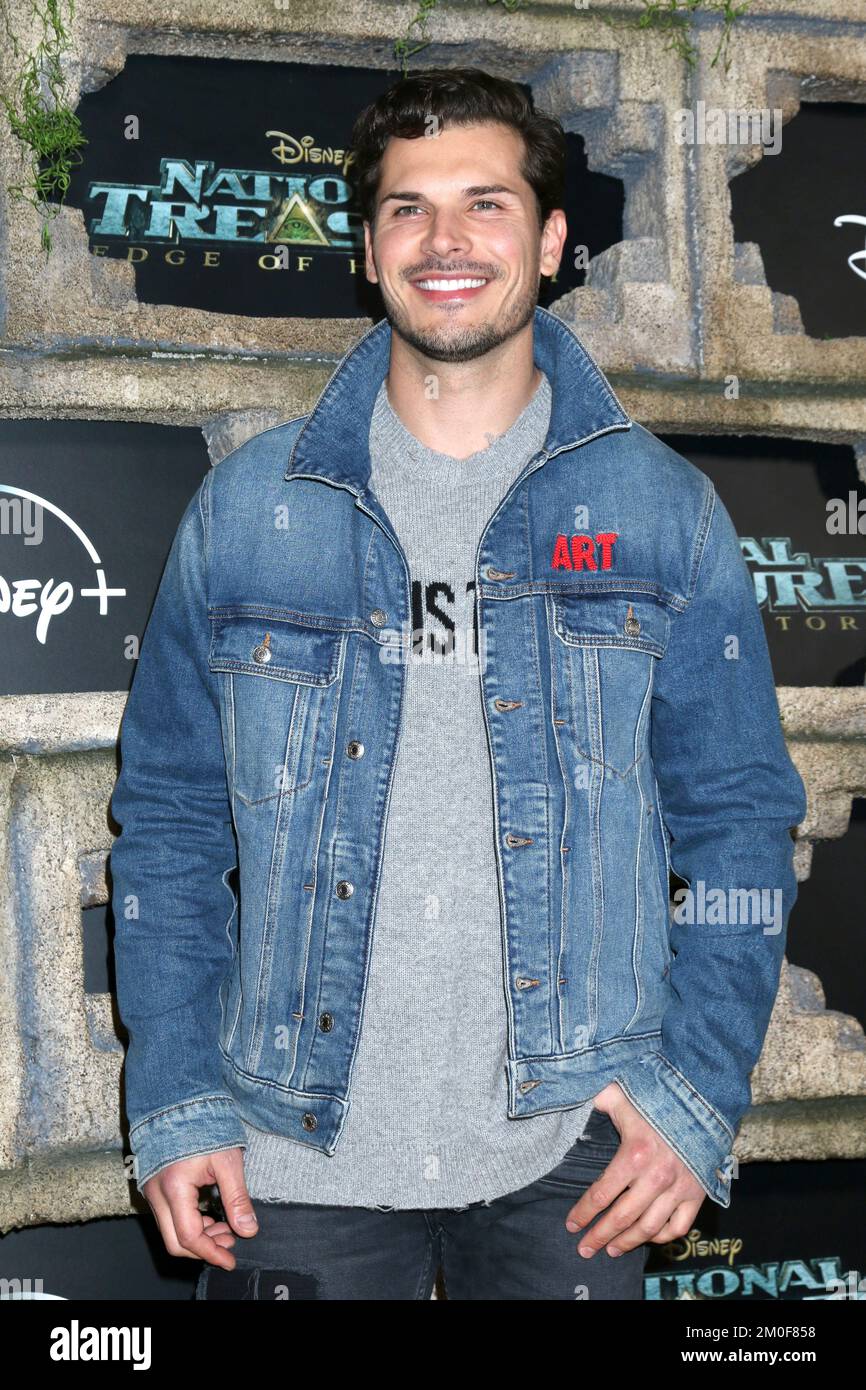 LOS ANGELES - DEC 5: Gleb Savchenko au Trésor national - bord de l'histoire Disney+ série originale tapis rouge événement au théâtre El Capitan sur 5 décembre 2022 à Los Angeles, CA Banque D'Images